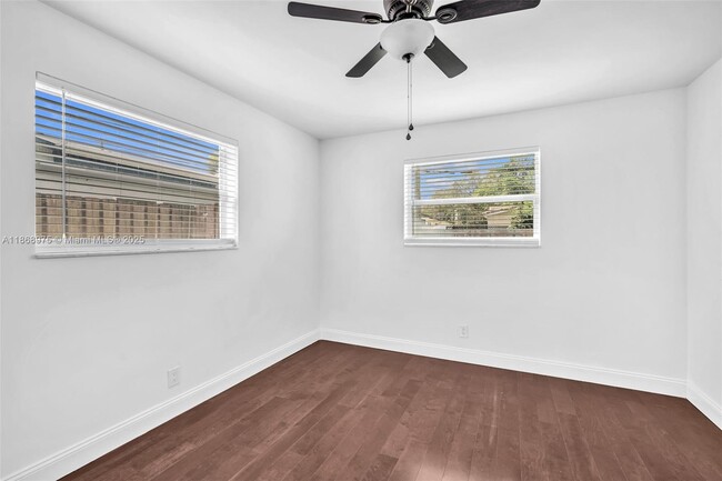 Building Photo - 2112 N 32nd Ct