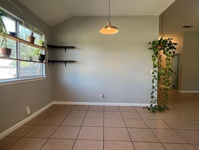 Building Photo - 223 Dana Dr