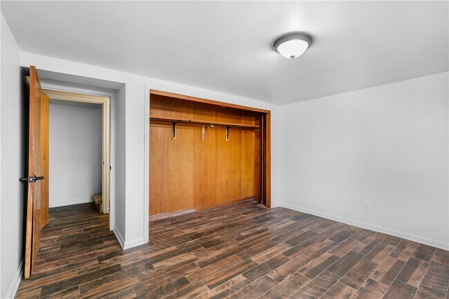 Building Photo - 515 W Holly St
