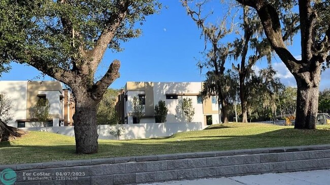 Building Photo - 4151 S oaks Pl