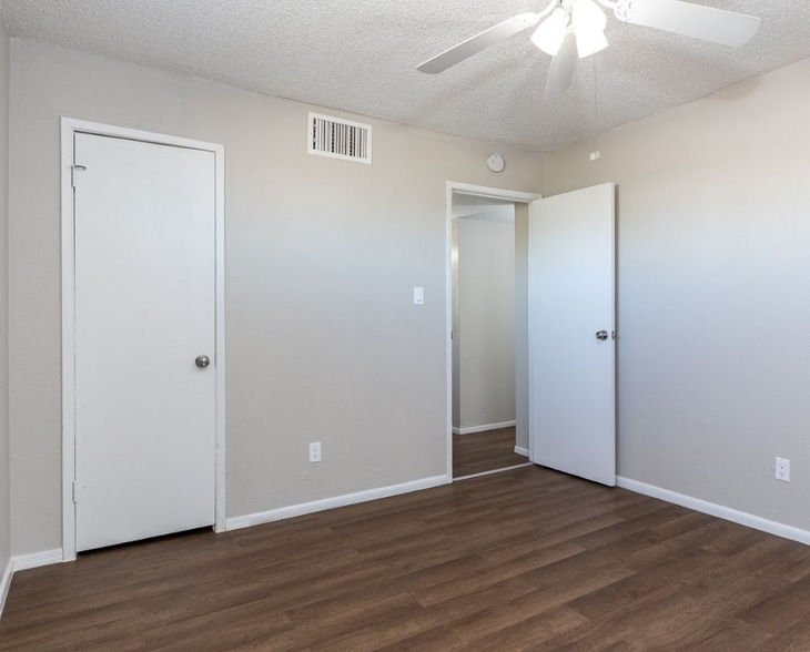 Building Photo - 819 N Arbor Ave