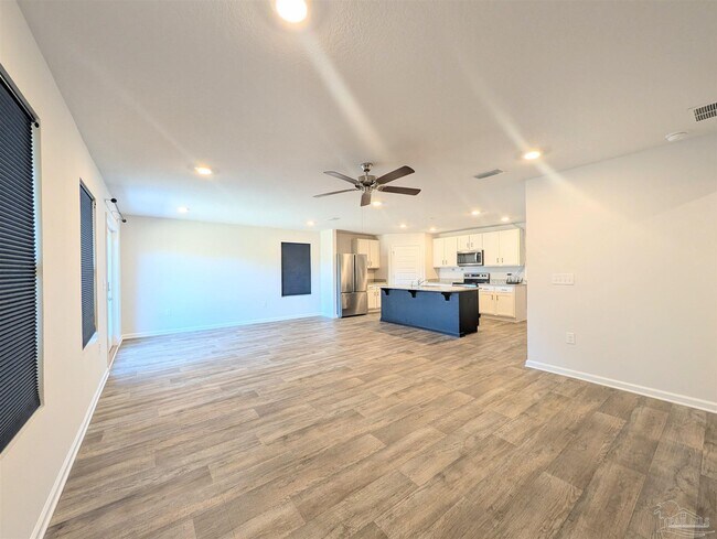 Building Photo - 7516 Oak Lake Blvd