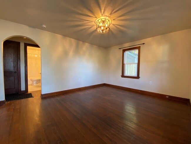 Building Photo - 604 W Worley St