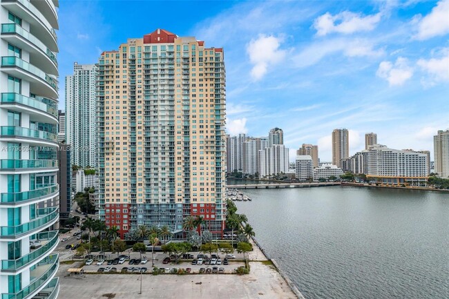 Building Photo - 1155 Brickell Bay Dr