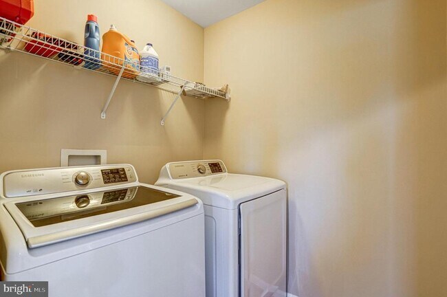 Building Photo - 8535 Wyngate Manor Ct