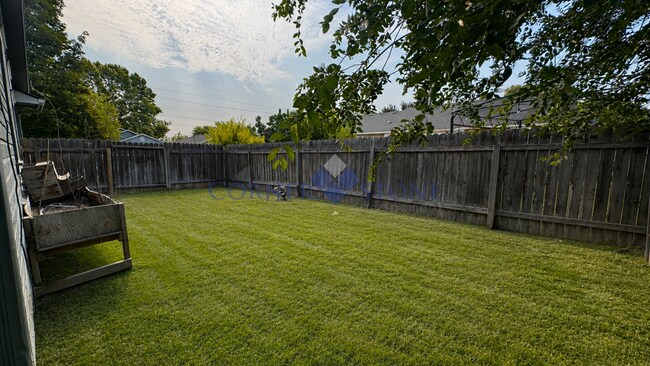 Building Photo - 907 Aspen Grove St