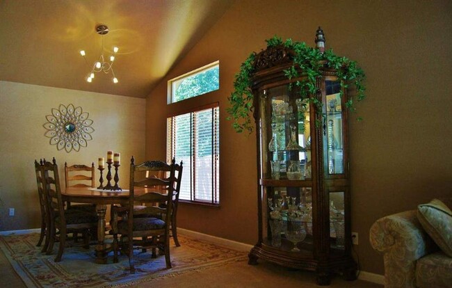 Building Photo - 5 Bedroom Home in Northwest Reno