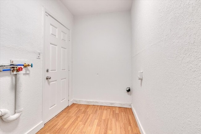 Building Photo - 2116 Andover Ct