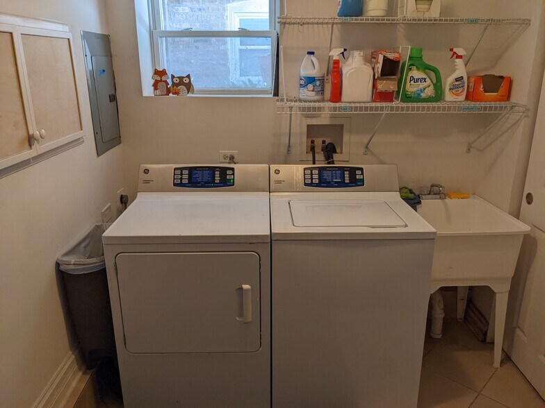 Building Photo - 3345 W Cullom Ave