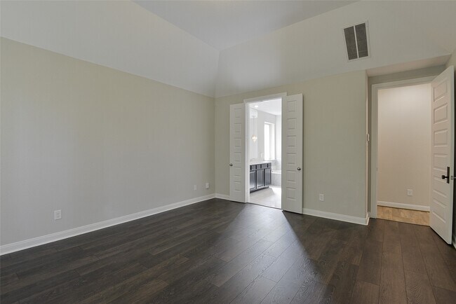 Building Photo - 4042 Steep Woods Dr