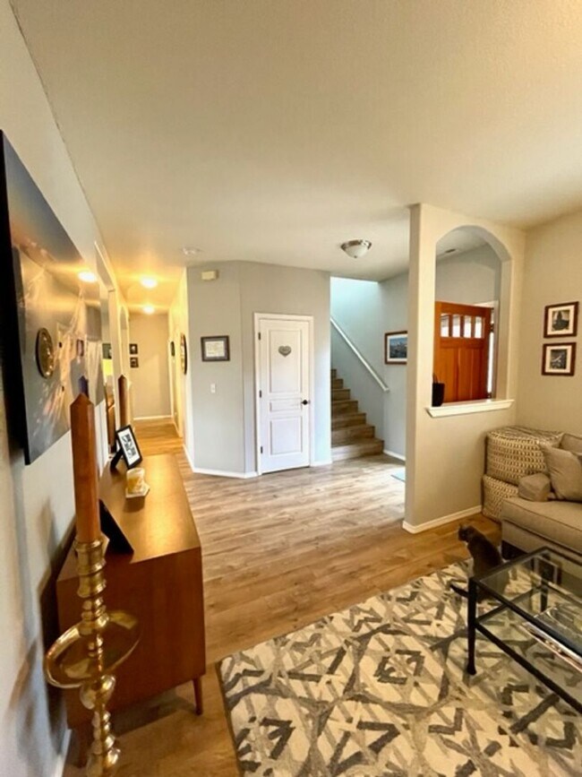 Building Photo - Beautiful 4 bedroom NW Bend Home!