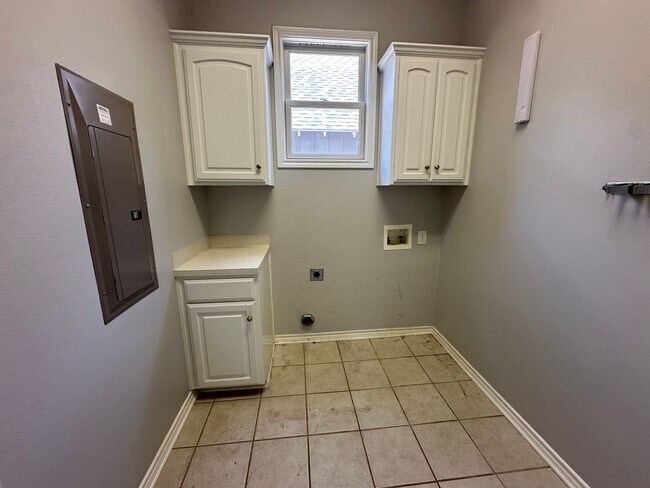Building Photo - 3934 Hanover Pl