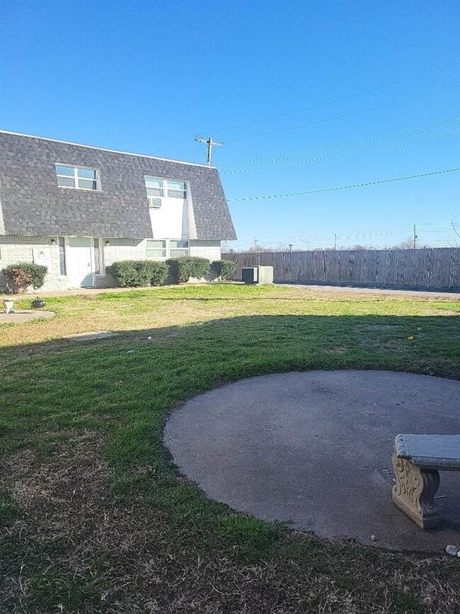 Building Photo - 2110 NW Lindy Ave