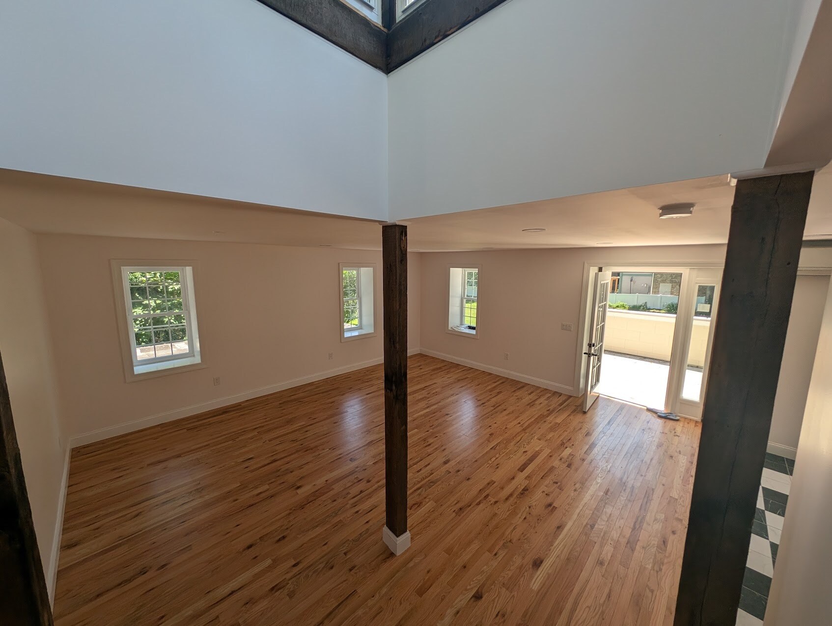 Building Photo - 131 W Walnut Ln