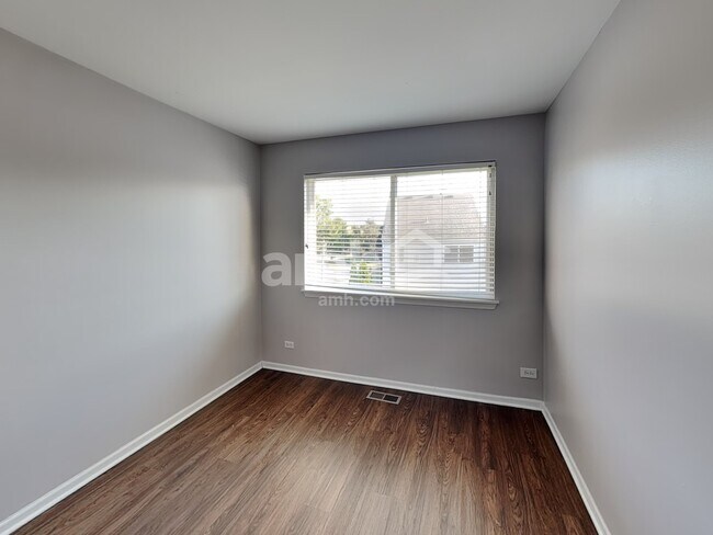 Building Photo - 300 Annandale Dr