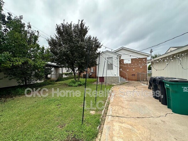 Building Photo - 2537 NW 35th St