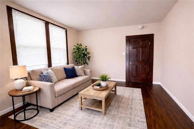 Building Photo - 1737 Duels St