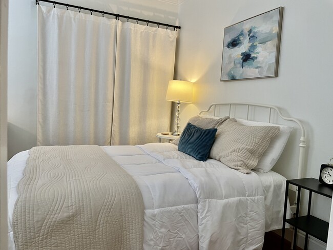 217- bedroom #2, full size bed - 215 W Taylor St