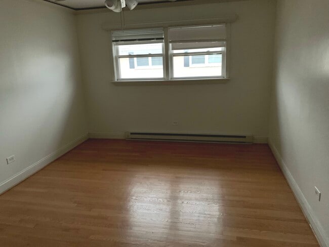 Building Photo - 5039 N East River Rd