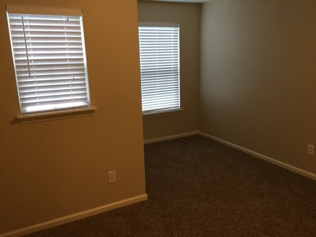 Building Photo - 5013 Springdale Dr