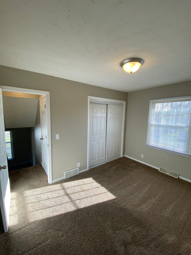 Building Photo - 5606 S 114th St