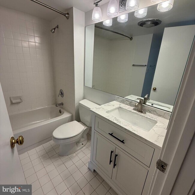 Building Photo - 2111 Wisconsin Ave NW