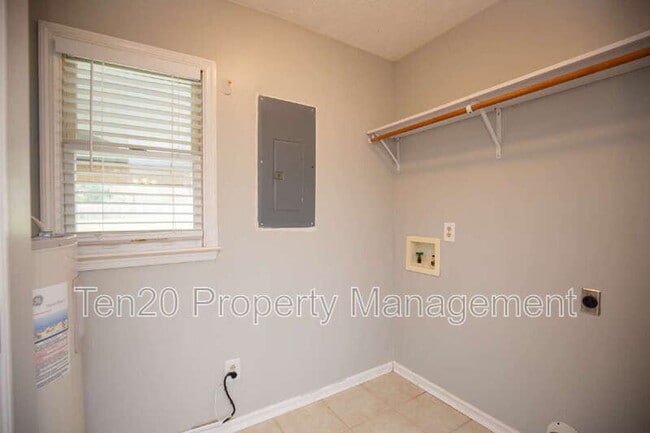 Building Photo - 776 Lee Rd 222