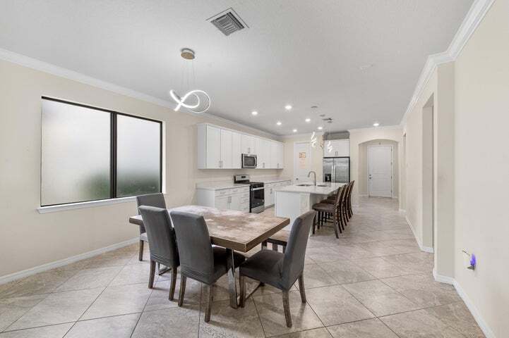 Building Photo - 4762 Roldan Ct