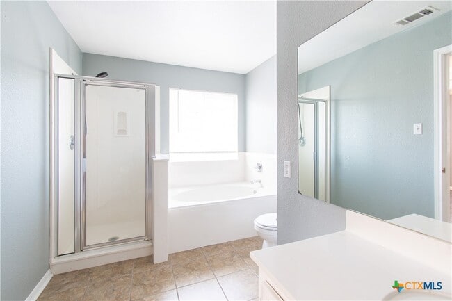 Building Photo - 3808 Sunflower Dr