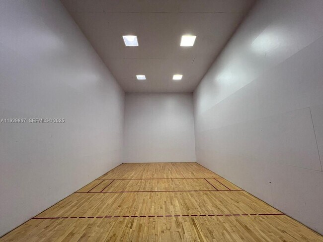 Building Photo - 8000 N Nob Hill Rd