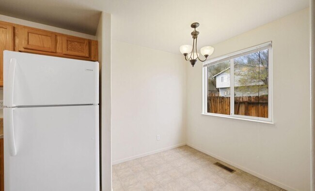 Building Photo - 4036 Village Dr
