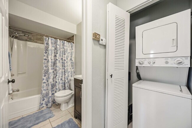 Building Photo - "Charming 2-Bed, 2-Bath Villa in Lake Shore Condominiums"