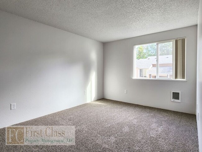 Building Photo - 3648 SW Beaverton Hillsdale Hwy