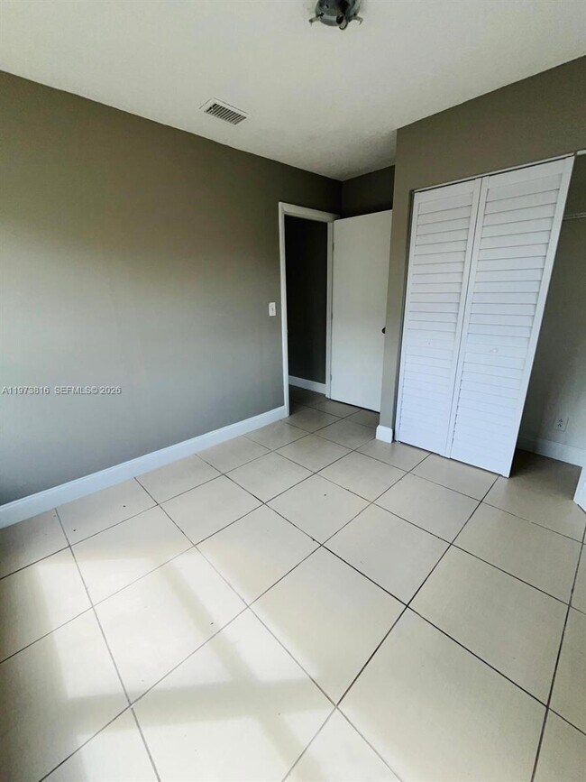 Building Photo - 7701 SW 10th Ct