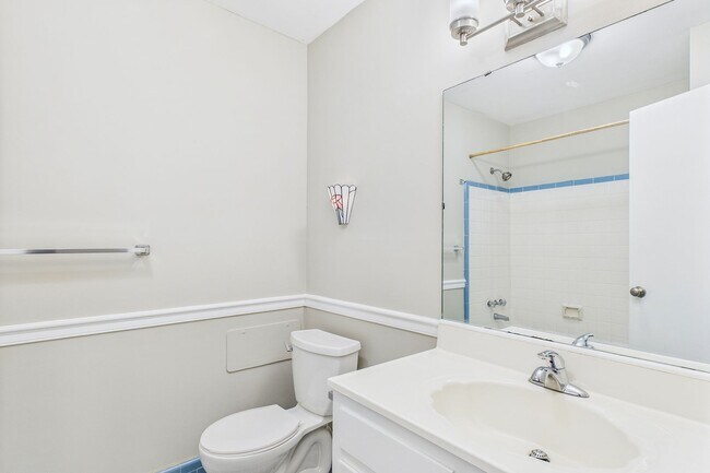 Building Photo - Large Home in Guilford Hills, Hardwood Flo...