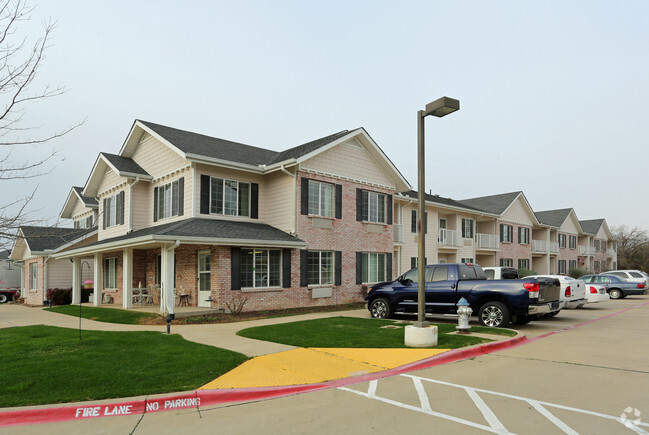 Building Photo - Pinewood Hills Independent Senior Living