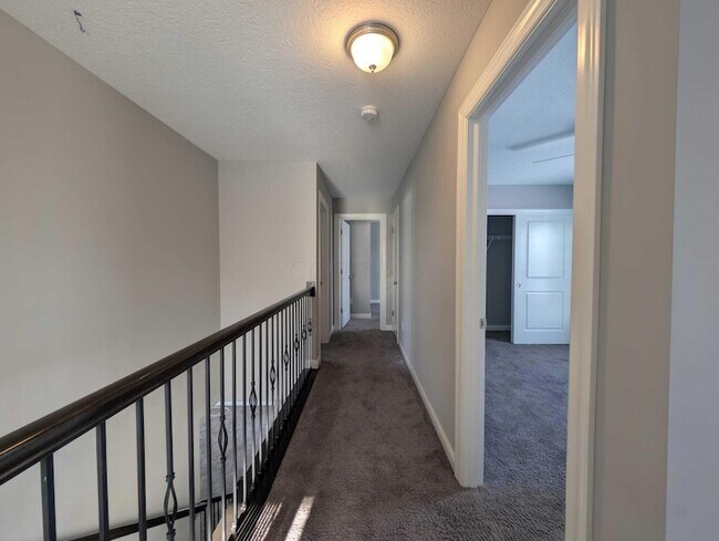 Building Photo - 800 Avebury Dr