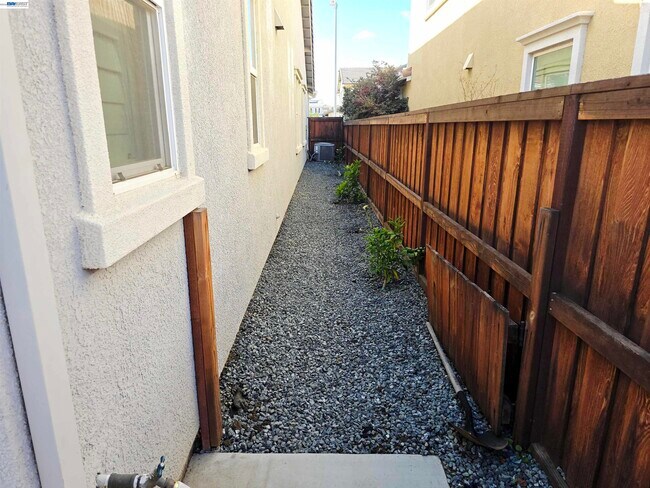 Building Photo - 2488 Remy Cantos Dr