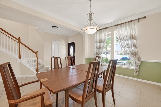 Building Photo - 3815 Pine Forest Green Blvd