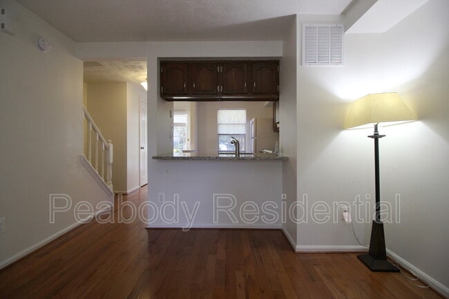 Building Photo - 1544 Woodcrest Dr