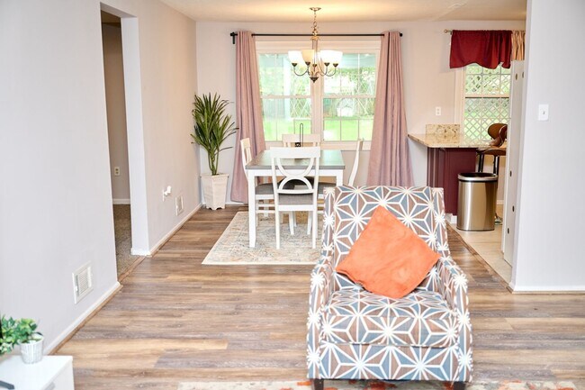 Building Photo - Spacious 4BR/2BA Furnished Home w/ Utilities, Mini Gym & Large Fenced Yard – Pinefield, Waldorf MD
