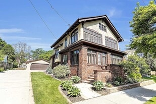 Building Photo - 615 N Lawe St