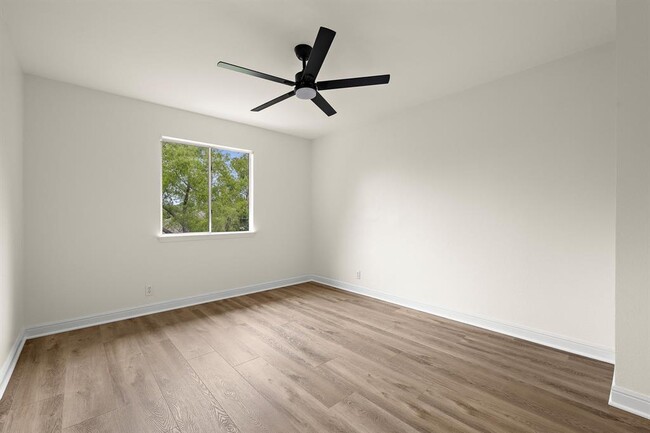 Building Photo - 1221 Boerne Dr