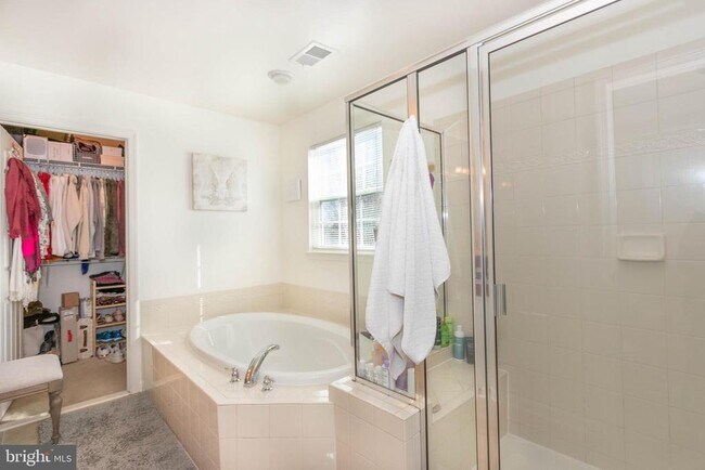 Building Photo - 7629 Hamelin Ln