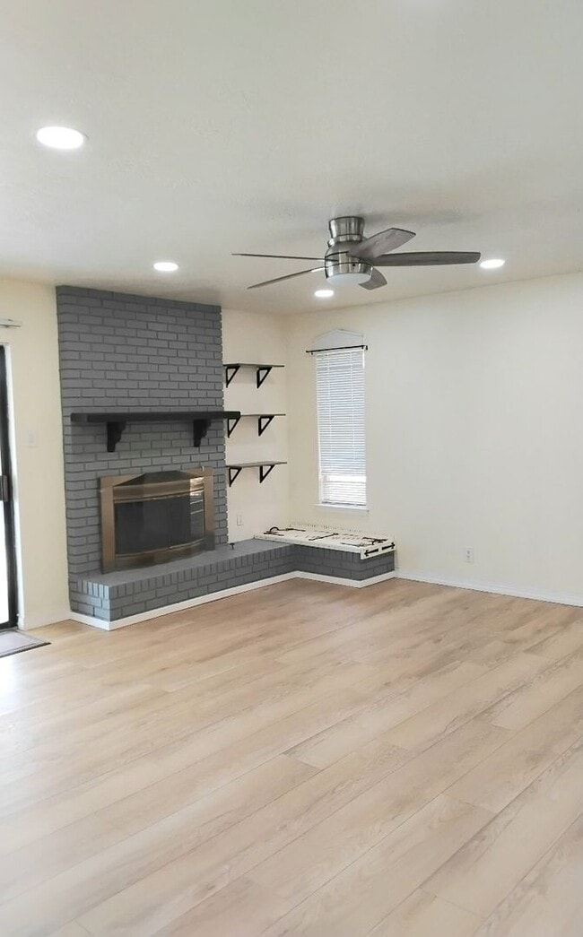 Building Photo - Heritage Hills Four Bedroom