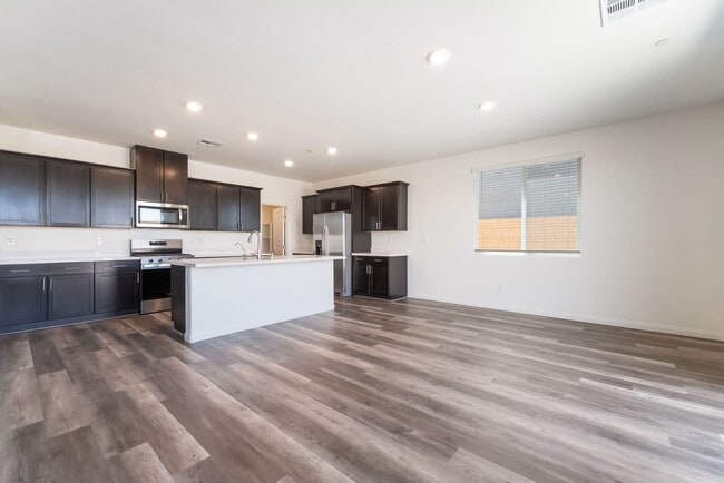 Building Photo - Brand-new 4-bedroom home located in the de...