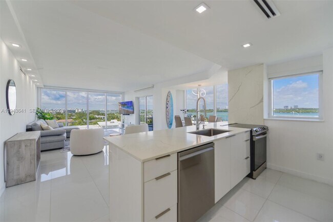 Building Photo - 10275 Collins Ave