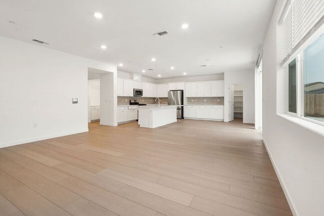 Building Photo - 8151 Lavigne Cir