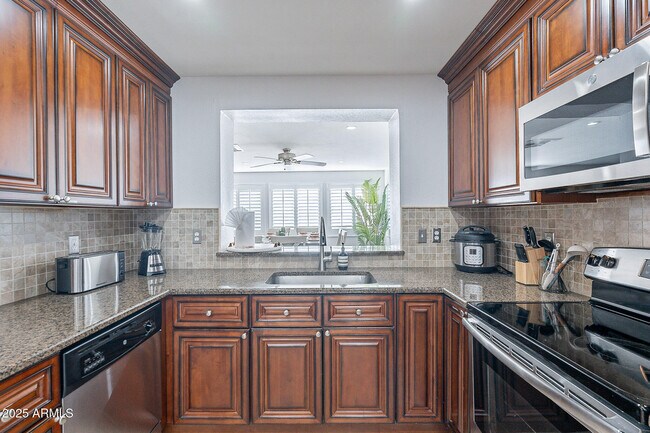 Building Photo - 16602 N 66th St