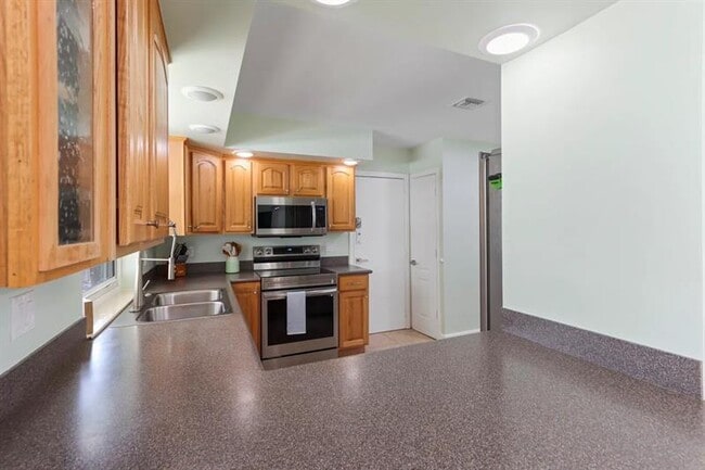 Building Photo - 608 Malabar Ave